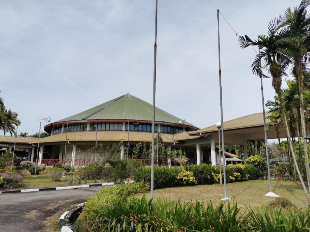 Oyo 89972 Borneo Paradise Beach Hotel كوتا كينابالو المظهر الخارجي الصورة