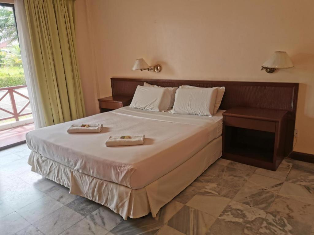 Oyo 89972 Borneo Paradise Beach Hotel كوتا كينابالو المظهر الخارجي الصورة