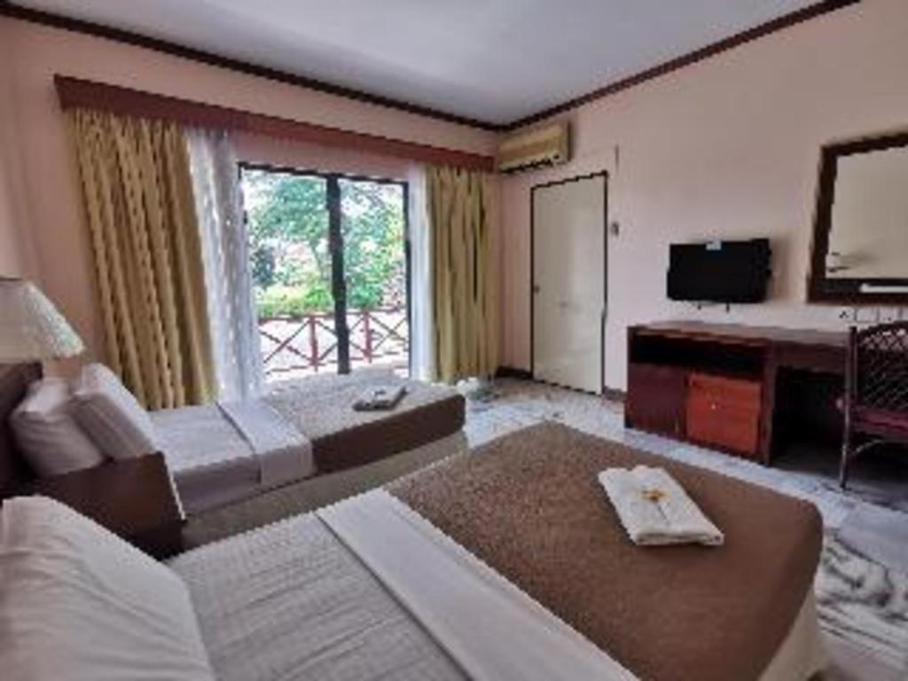 Oyo 89972 Borneo Paradise Beach Hotel كوتا كينابالو المظهر الخارجي الصورة