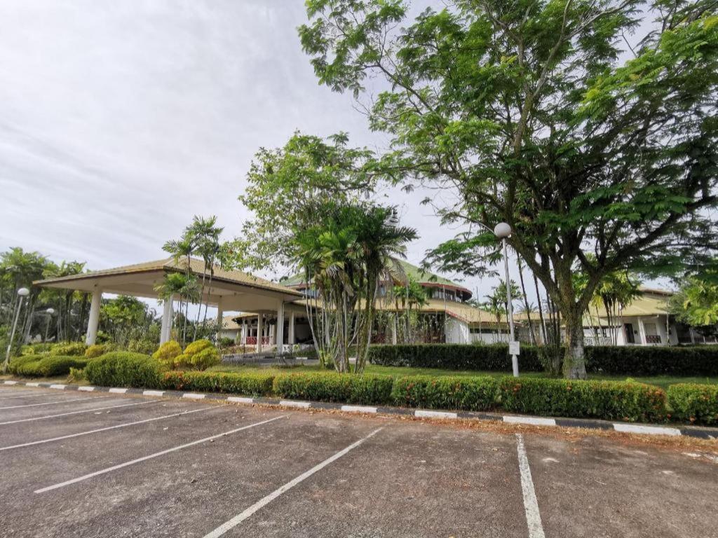 Oyo 89972 Borneo Paradise Beach Hotel كوتا كينابالو المظهر الخارجي الصورة